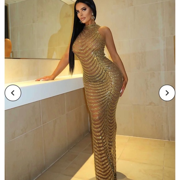 Gold Gown - Picture 1 of 2